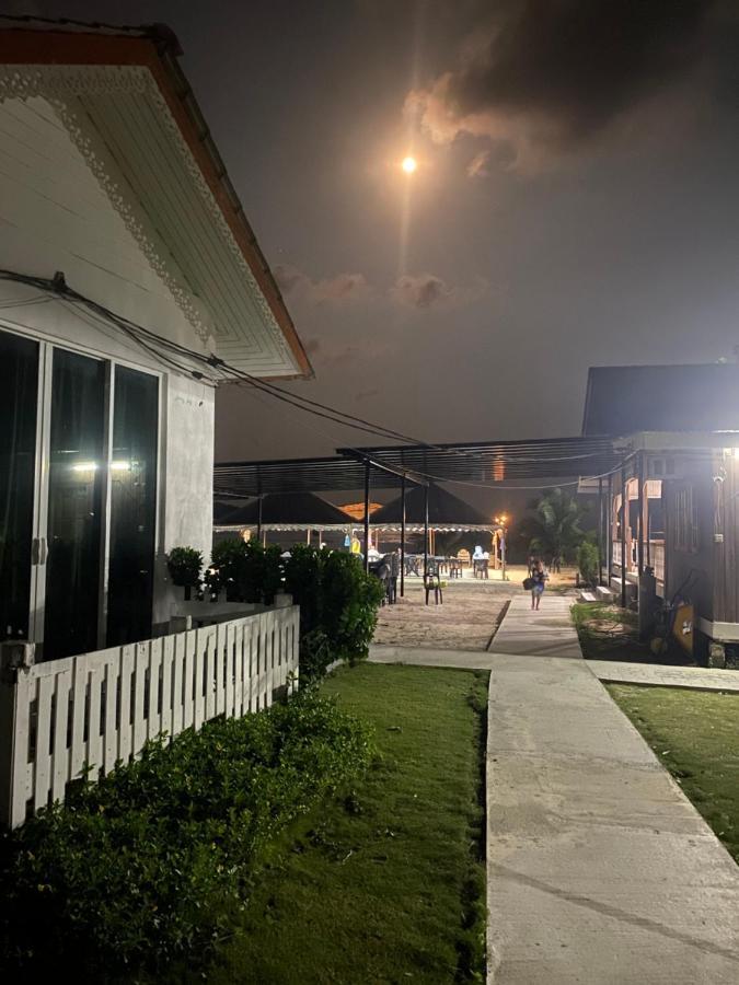 Empire Hotels & Resorts Kampong Pasir Hantu Luaran gambar